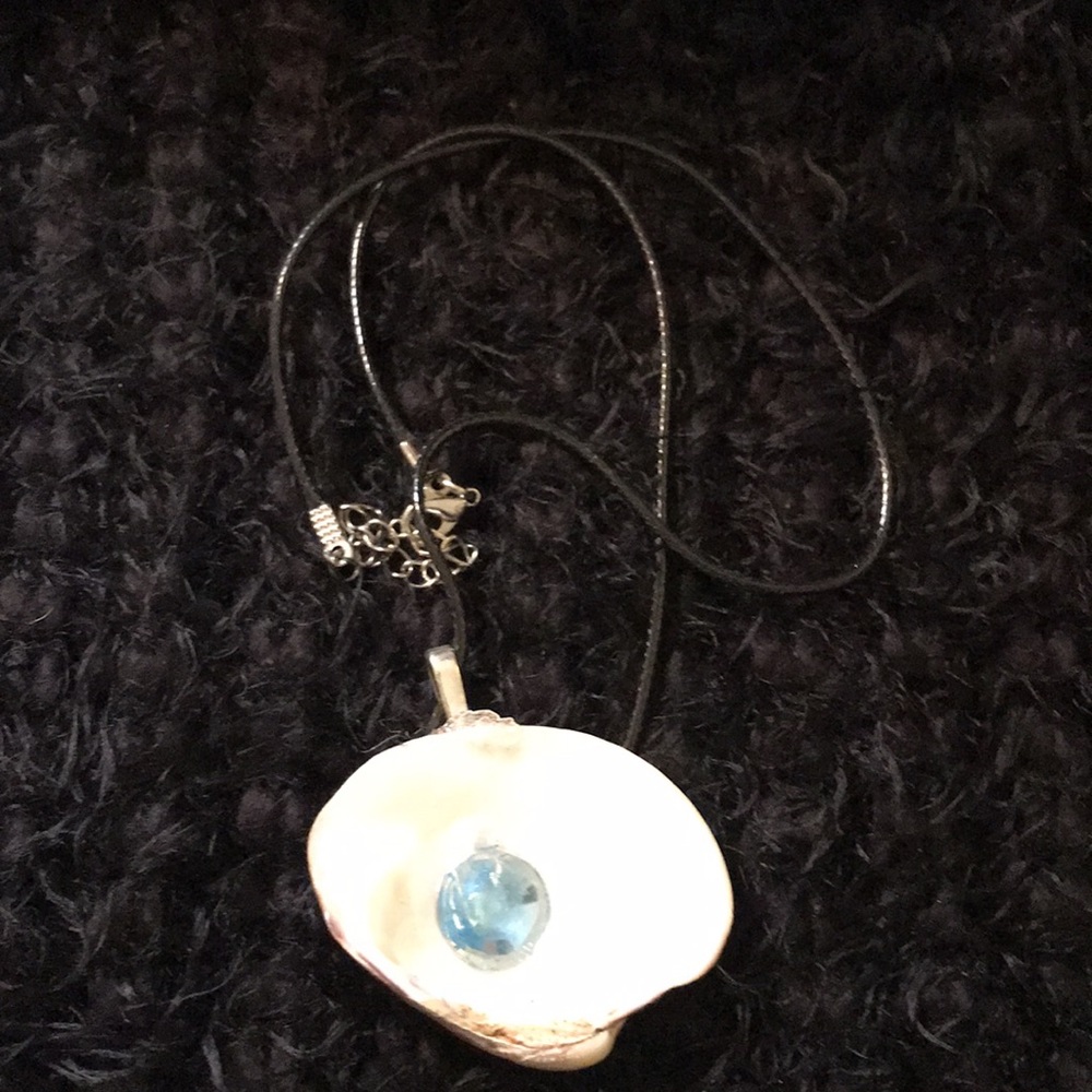 SeaShell Necklace Hand Created - Picture 8 of 17